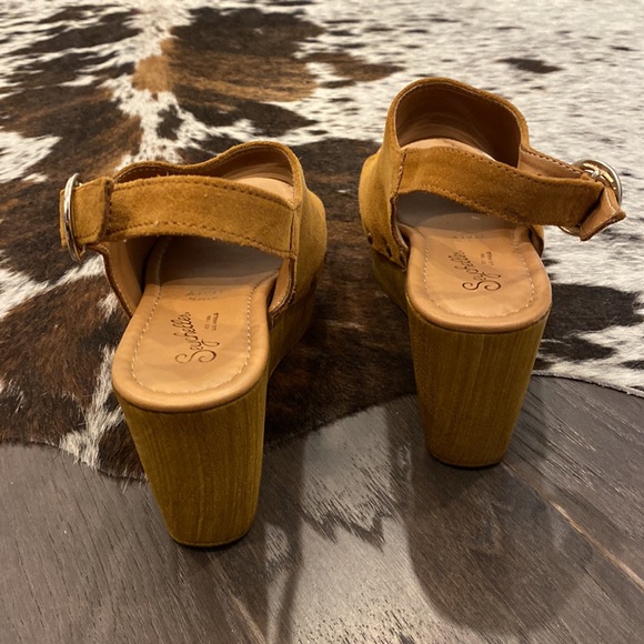Seychelles Elated Platform Wedge Sandal in Cognac Suede - Picture 6 of 7